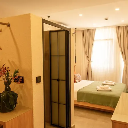 Uva Bed and Breakfast Φετιγιέ